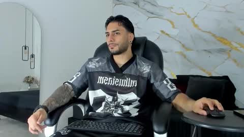 Snapshot of miike_stone1 chatting on October 15, 1:12 pm Daniel online show from October 15, 1:12 pm
