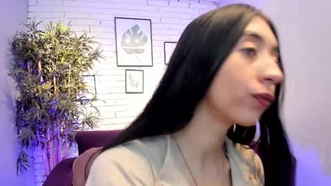 Snapshot of miilu__1 chatting on March 4, 3:44 am miilu online show from March 4, 3:44 am