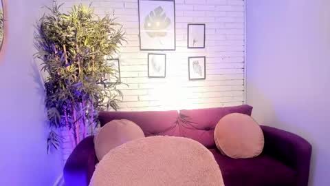 Snapshot of miilu__1 chatting on February 25, 6:58 am miilu online show from February 25, 6:58 am