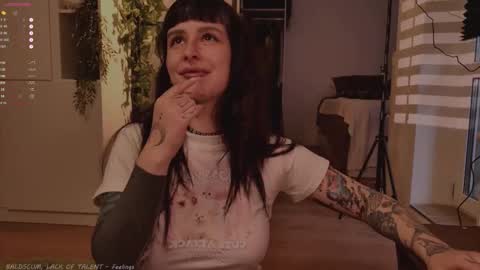 mika_moon_ online show from September 18, 2:43 pm