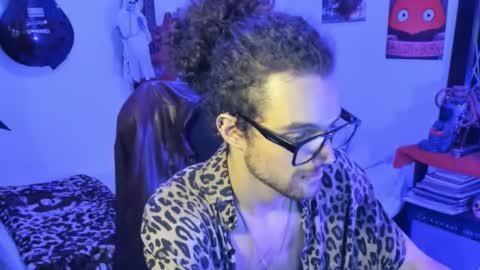 mikaelrizzzo online show from October 7, 1:23 am