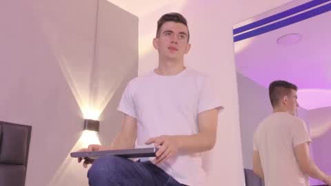 mikael online show from April 13, 7:07 pm