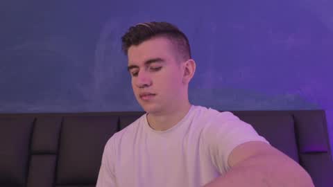 mikael online show from March 31, 4:24 am