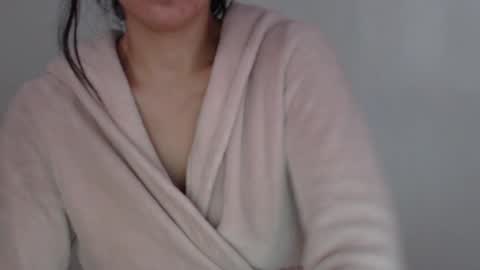 Snapshot of mikahdos chatting on December 22, 1:22 pm SORAYA online show from December 22, 1:22 pm