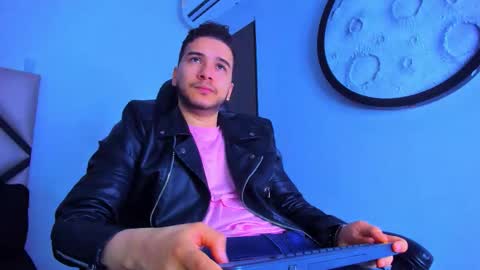 Mike  online show from January 8, 12:00 pm