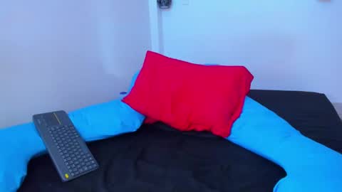 Snapshot of mike__horny chatting on February 10, 4:47 pm Mike online show from February 10, 4:47 pm