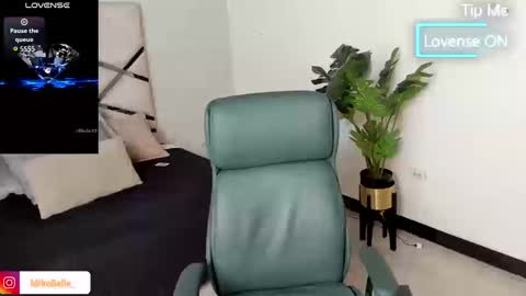 Snapshot of mike_belle chatting on September 24, 8:26 pm Mike Belle online show from September 24, 8:26 pm