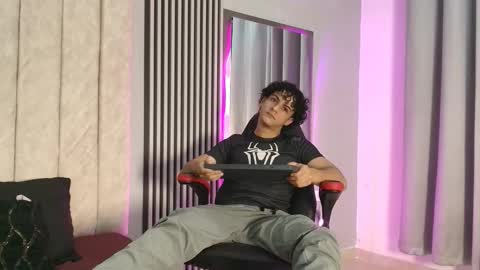 Snapshot of mikey_banji chatting on September 10, 5:08 am mikey_banji online show from September 10, 5:08 am
