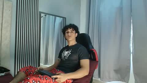 Snapshot of mikey_banji chatting on September 30, 12:48 pm mikey_banji online show from September 30, 12:48 pm