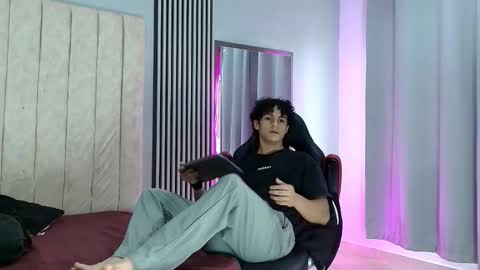 Snapshot of mikey_banji chatting on September 24, 12:56 pm mikey_banji online show from September 24, 12:56 pm