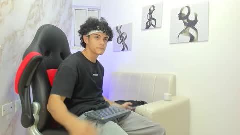 Snapshot of mikey_banji chatting on September 20, 9:07 pm mikey_banji online show from September 20, 9:07 pm