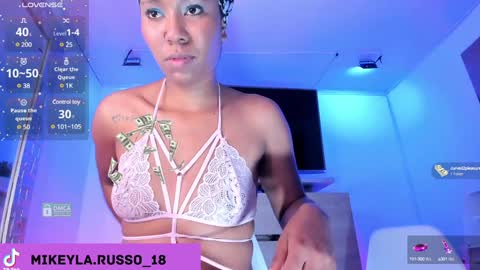 Snapshot of mikeyla_russo_ chatting on January 24, 10:08 pm Mikeyla online show from January 24, 10:08 pm