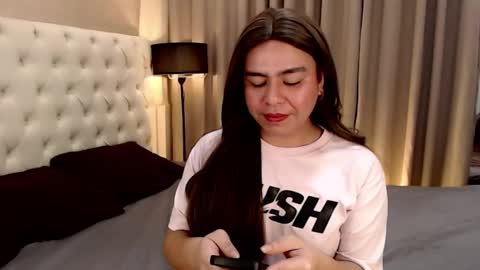 Snapshot of mikha_sensual chatting on January 31, 6:35 am Theresa Luna online show from January 31, 6:35 am