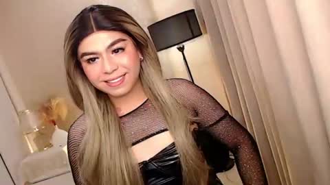 Snapshot of mikha_sensual chatting on October 18, 5:17 pm Theresa Luna online show from October 18, 5:17 pm