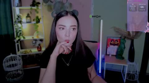 Snapshot of miki_nikki chatting on September 18, 12:31 pm Miki online show from September 18, 12:31 pm