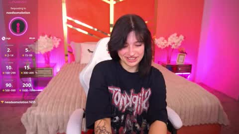 Snapshot of mikiikiwi chatting on September 22, 10:14 pm Miki online show from September 22, 10:14 pm