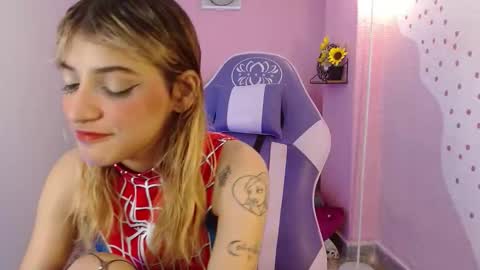 Mikka 3 online show from October 31, 1:44 pm