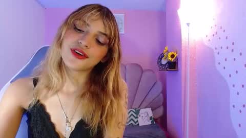 Snapshot of mikka_ela chatting on September 18, 1:48 pm Mikka 3 online show from September 18, 1:48 pm