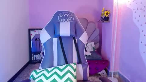 Snapshot of mikka_ela chatting on October 15, 1:34 pm Mikka 3 online show from October 15, 1:34 pm