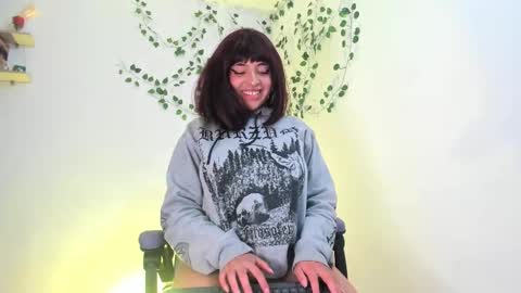 Snapshot of miku_katsuragi chatting on February 16, 5:37 am miku katsuragi online show from February 16, 5:37 am