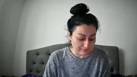 Mikyloveu online show from April 4, 3:30 pm