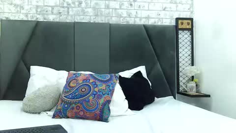 Snapshot of mila_adamss chatting on February 9, 11:25 am mila_adamss online show from February 9, 11:25 am