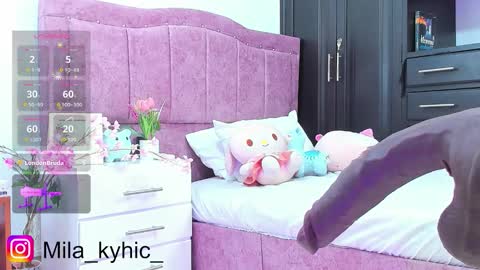 mila_kyhic_ online show from September 27, 1:36 am