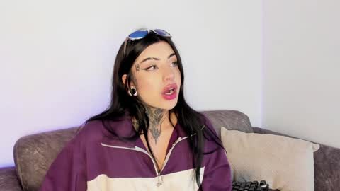 Snapshot of mila_monty__ chatting on January 10, 3:29 am     online show from January 10, 3:29 am