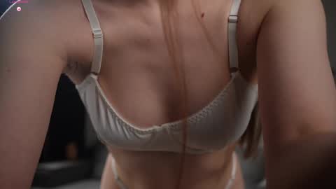 Snapshot of milablum chatting on December 10, 11:19 pm milablum online show from December 10, 11:19 pm