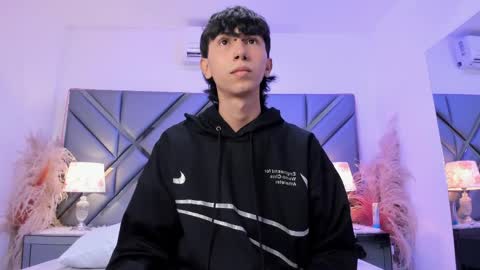 milan_lewiss online show from April 7, 11:34 am