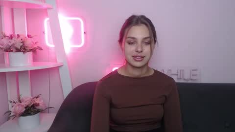 milanaangelas online show from September 21, 5:00 am