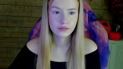 MilanaBalmain online show from November 3, 4:24 am