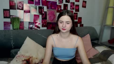 Snapshot of milanaroz chatting on October 3, 4:54 am milanaroz online show from October 3, 4:54 am