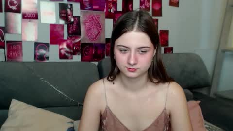 Snapshot of milanaroz chatting on October 19, 5:45 am milanaroz online show from October 19, 5:45 am