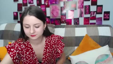 Snapshot of milanaroz chatting on March 10, 3:09 pm milanaroz online show from March 10, 3:09 pm