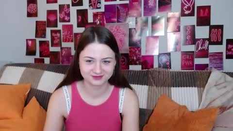 Snapshot of milanaroz chatting on February 2, 6:14 am milanaroz online show from February 2, 6:14 am