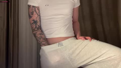 milanasugar online show from December 4, 5:23 pm