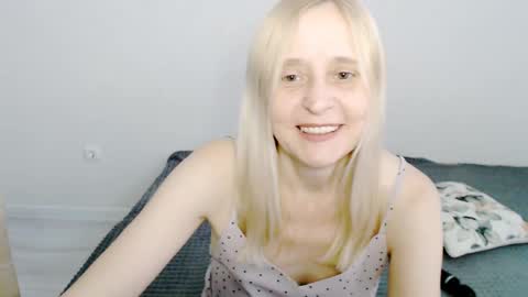 Snapshot of milanav chatting on February 16, 7:59 am Milena online show from February 16, 7:59 am