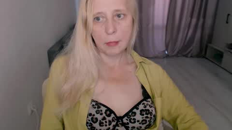 Snapshot of milanav chatting on October 12, 10:19 am Milena online show from October 12, 10:19 am