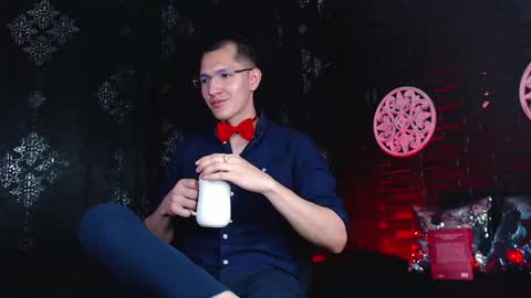 milandavid1 online show from April 25, 5:54 pm