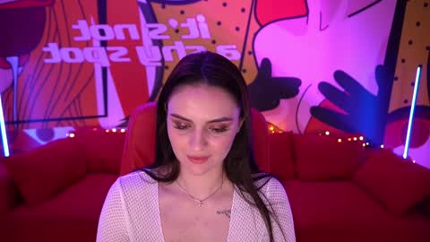 Snapshot of milashalovely chatting on February 4, 10:00 am Milasha online show from February 4, 10:00 am