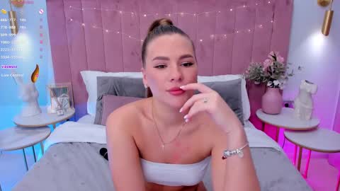 Mia online show from March 1, 8:45 am