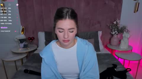 Mia online show from February 4, 6:17 am