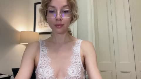 Mila online show from November 14, 4:20 pm