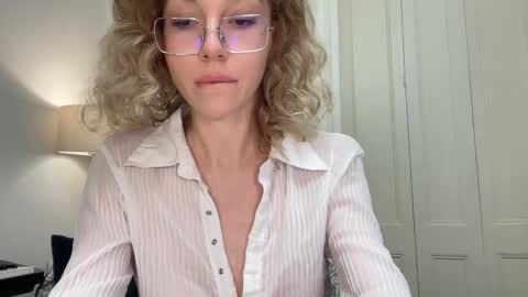 Mila online show from December 1, 4:16 pm