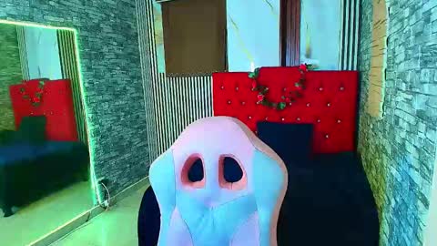 Ana online show from November 8, 11:19 pm