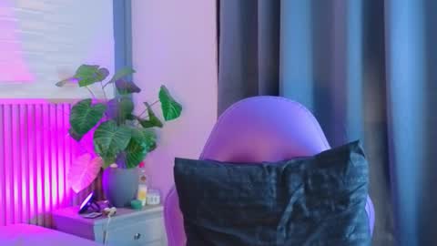 milena_lawson online show from March 5, 1:20 pm