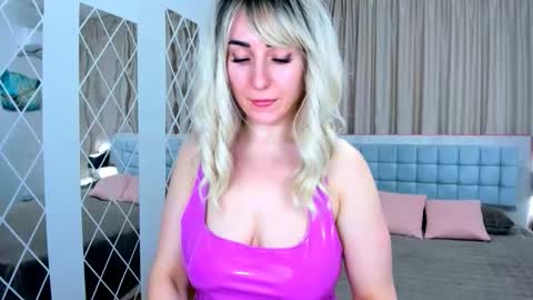 MilenaDaisy online show from April 17, 3:25 pm