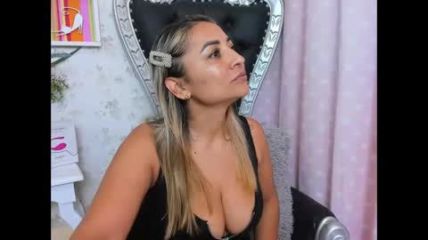 Snapshot of milf_bigass_ chatting on October 14, 11:46 am Antonella online show from October 14, 11:46 am