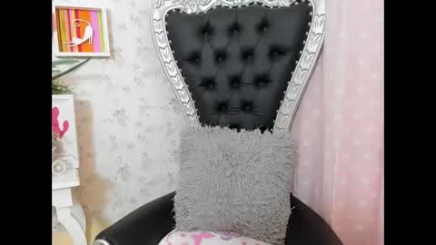 Snapshot of milf_bigass_ chatting on October 2, 1:10 pm Antonella online show from October 2, 1:10 pm